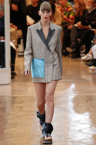 Look 11